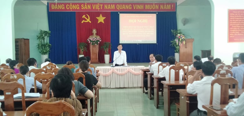 UBND huyện Eakar tổ chức hội nghị triển khai các biện pháp hỗ trợ người dân gặp khó khăn do đại dịch Covid-19 theo Nghị quyết số 42 của Chính phủ