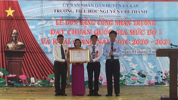 Trường TH Nguyễn Chí Thanh, xã EaĐar tổ chức lễ đón bằng công nhận trường đạt chuẩn Quốc gia mức độ I và  khai giảng năm học năm mới  2020 – 2021.
