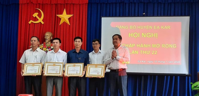 Hội nghị BCH Đảng bộ huyện EaKar mở rộng lần thứ 22