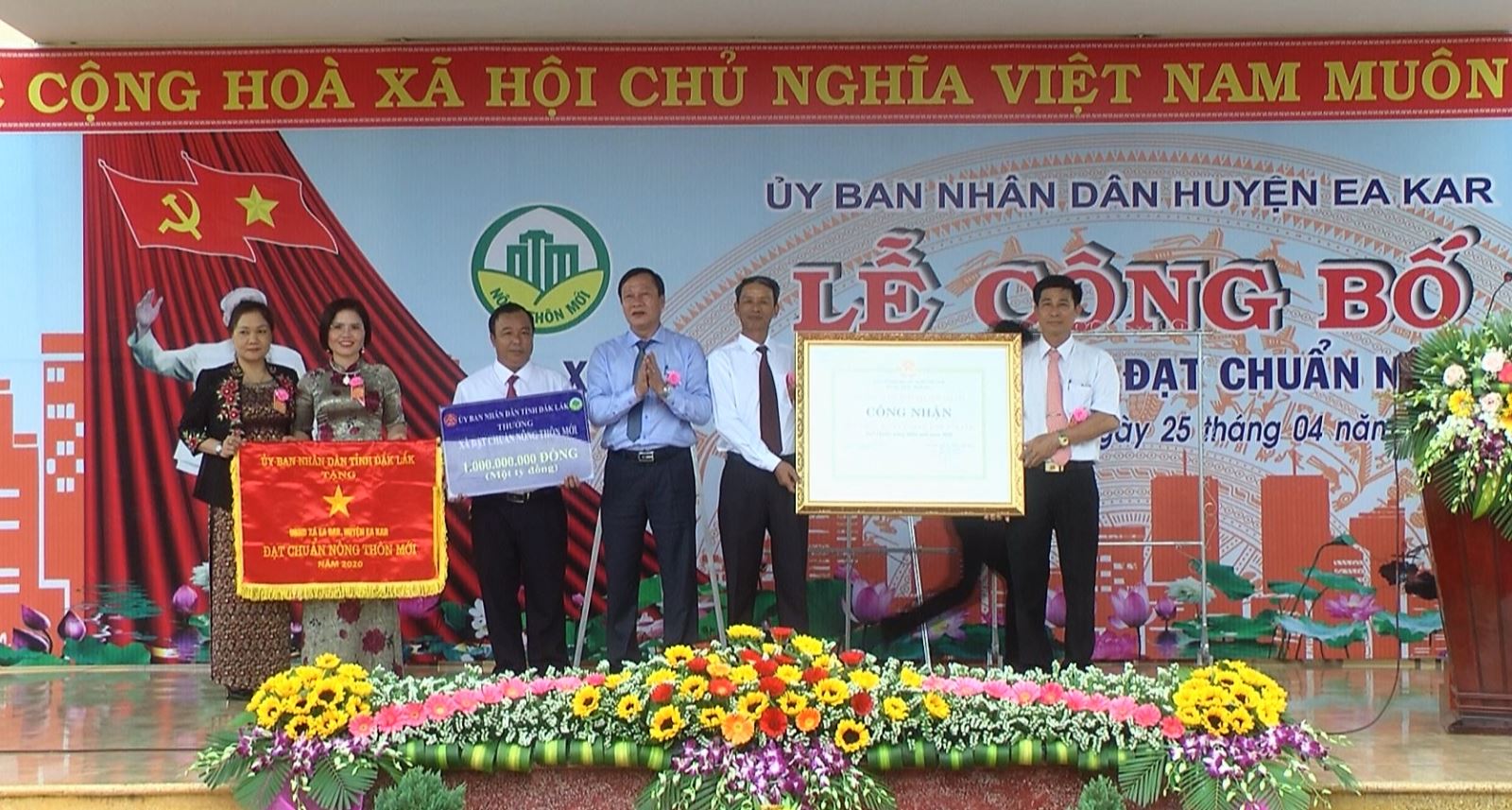 Lễ công bố xã Ea Đar, huyện Ea Kar đạt chuẩn nông thôn mới 