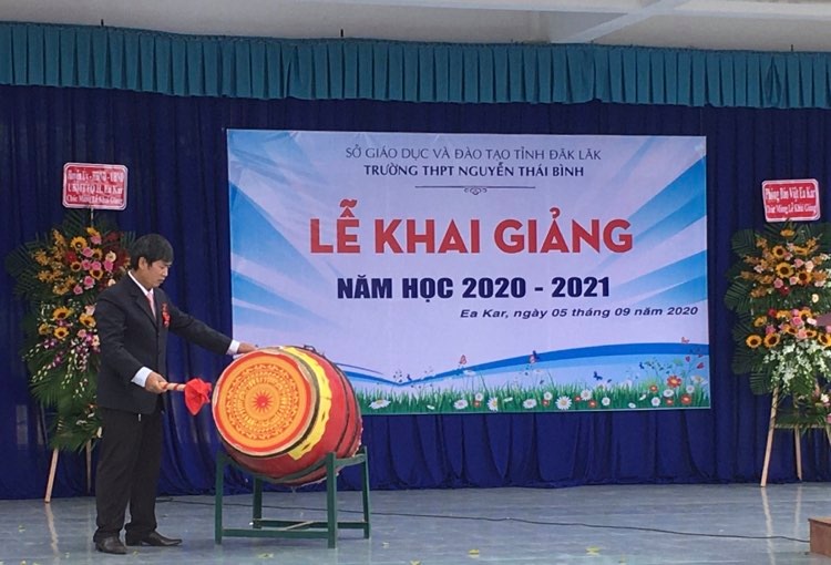 Trường THPT Nguyễn Thái Bình – xã CưNi tổ chức lễ khai giảng năm học mới 2020 – 2021.