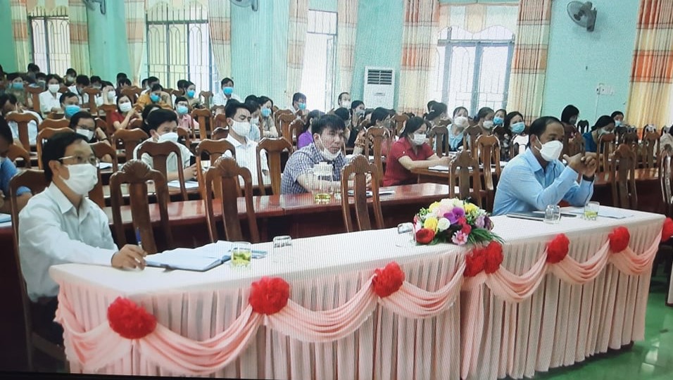 UBND huyện EaKar tổ chức cuộc họp triển khai công tác phòng, chống dịch và hướng dẫn xây dựng trường học An toàn trong phòng, chống dịch Covid19.