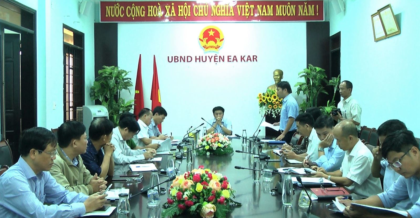 Huyện Ea Kar tổ chức cuộc họp thường kỳ tháng 10 năm 2022