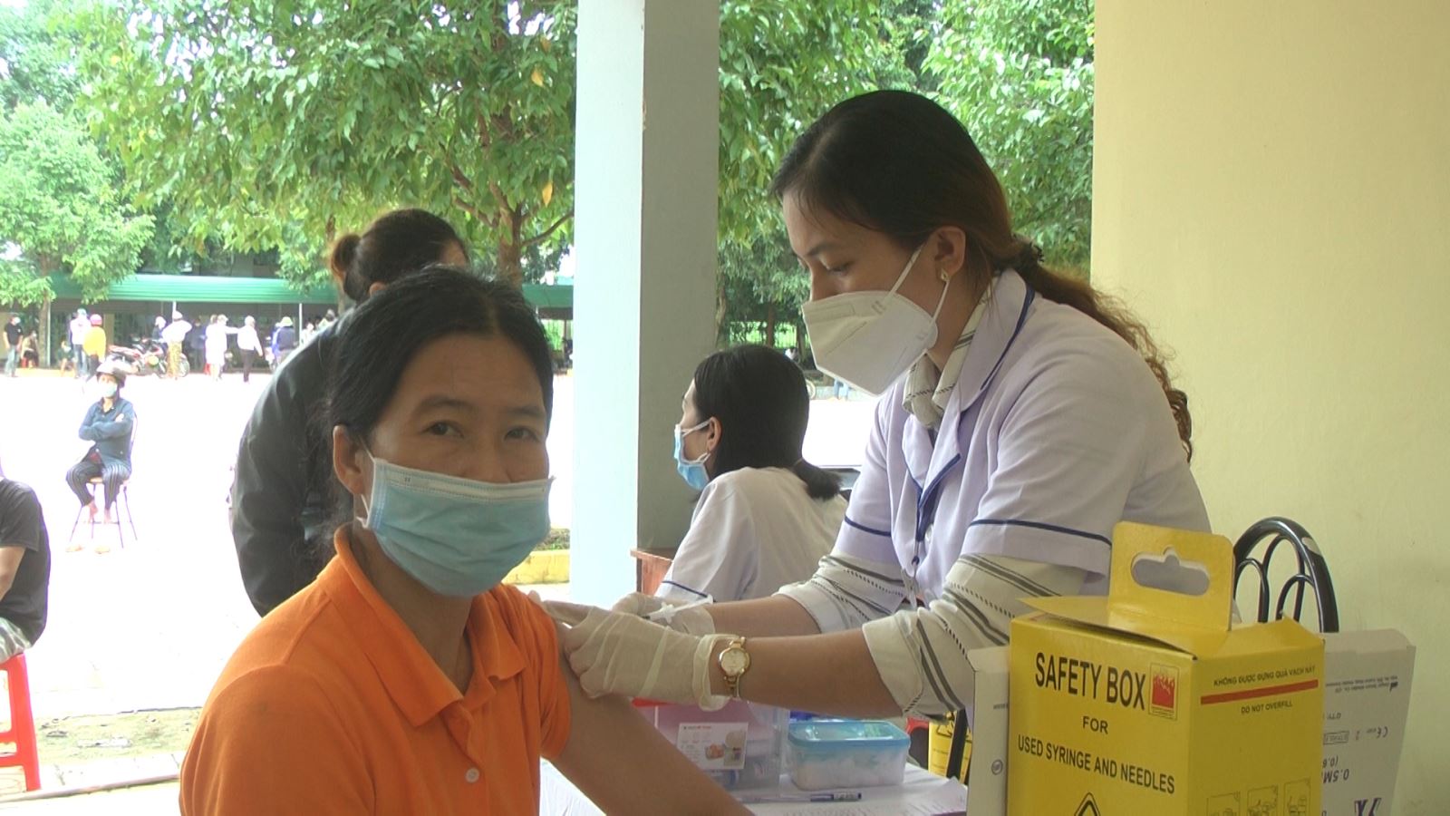 Huyện Ea Kar chỉ đạo các địa phương quyết liệt nâng tỷ lệ tiêm mũi nhắc lại vắc xin phòng Covid-19.