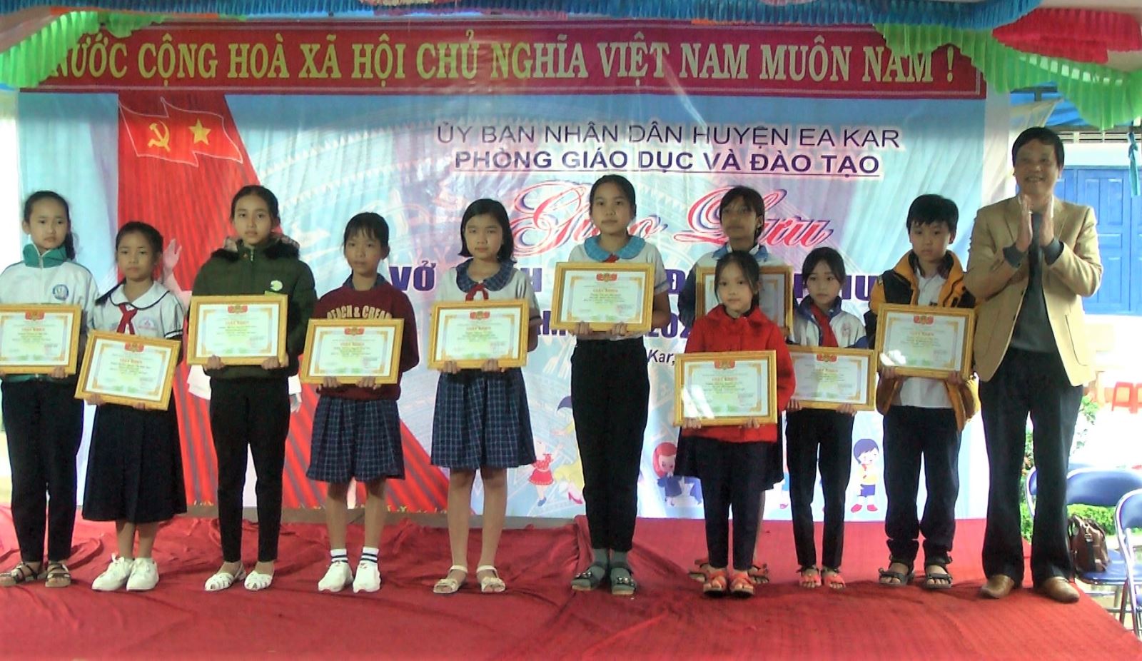 Giao lưu “Vở sạch, chữ đẹp” bậc tiểu học cấp huyện,  năm học 2020-2021