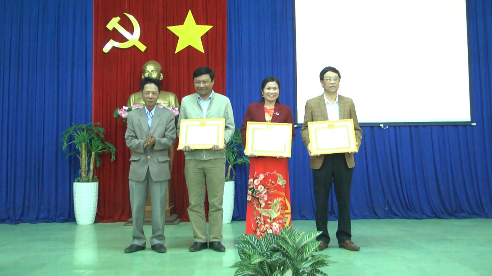 Đảng bộ cơ quan chính quyền tổ chức hội nghị tổng kết công tác năm 2020.