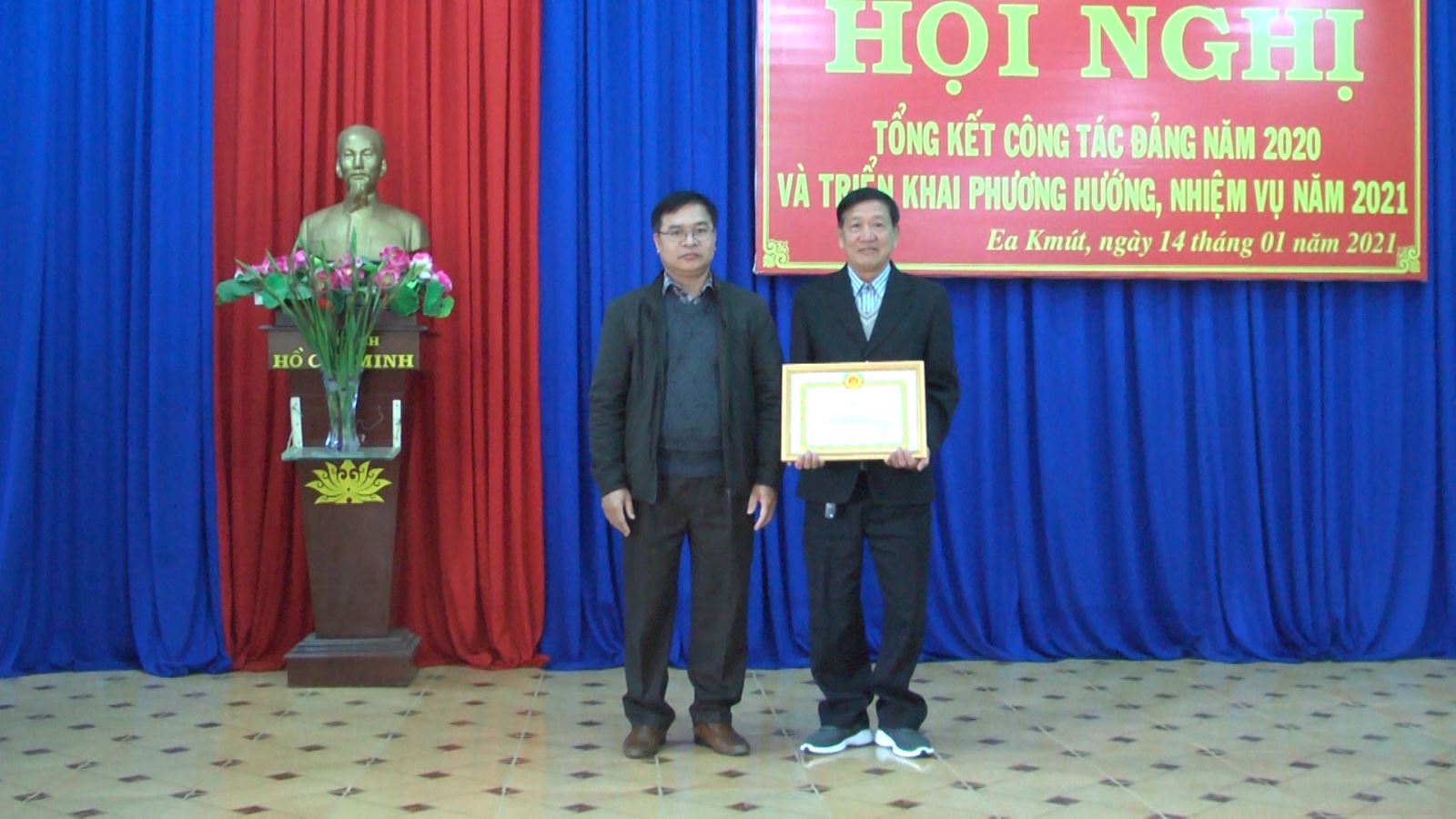 Đảng bộ xã EaKmút hội nghị tổng kết công tác Đảng, năm 2020.