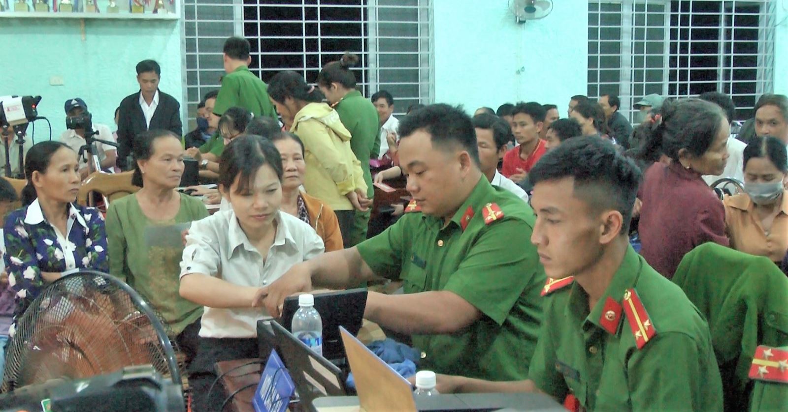Công an huyện Ea Kar đẩy nhanh tiến độ cấp thẻ căn cước công dân