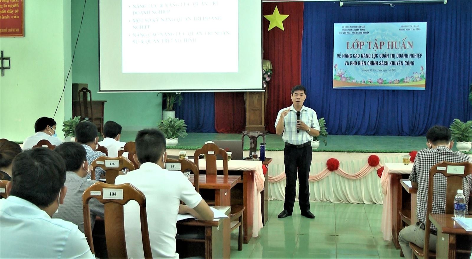 Khai mạc lớp Tập huấn nâng cao năng lực quản trị doanh nghiệp và phổ biến chính sách khuyến công trên địa bàn huyện Ea Kar.