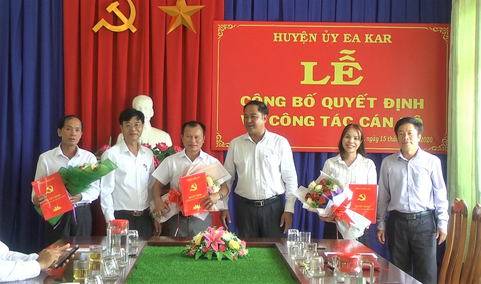 Huyện ủy Ea Kar công bố quyết định về công tác cán bộ