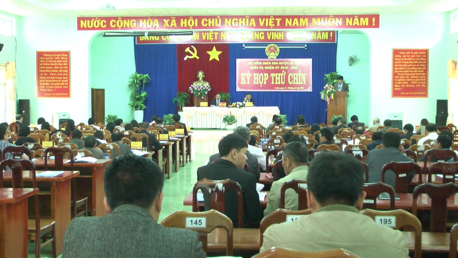 Hội đồng nhân dân Huyện EaKar khóa VII, nhiệm kỳ (2016-2021) tổ chức kỳ họp thứ chín.