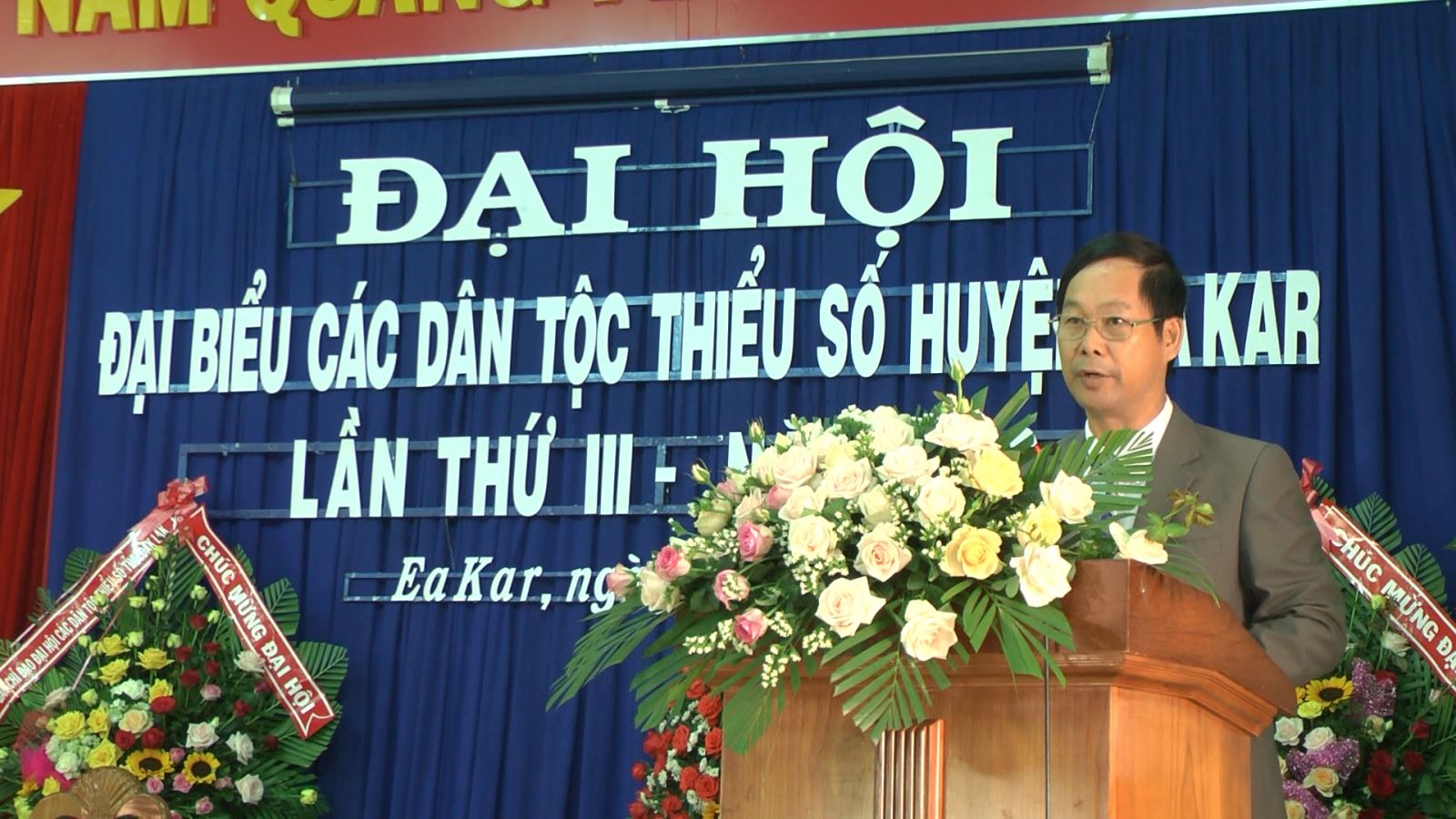 Đồng chí Huỳnh Kim Phổ - Phó Chủ tịch thường trực UBND huyện EaKar phát biểu tại Đại hội