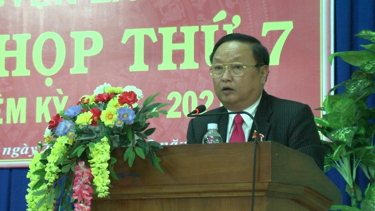 Đồng chí Kiều Thanh Dũng – TUV, Bí thư huyện ủy, Chủ tịch HĐND huyện EaKar  phát biểu bế mạc Kỳ họp
