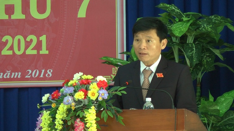 Đại diện Ủy ban MTTQ Việt Nam huyện Báo cáo về tổng hợp ý kiến của cử tri và công tác tham gia xây dựng chính quyền năm 2018, phương hướng, nhiệm vụ năm 2019 