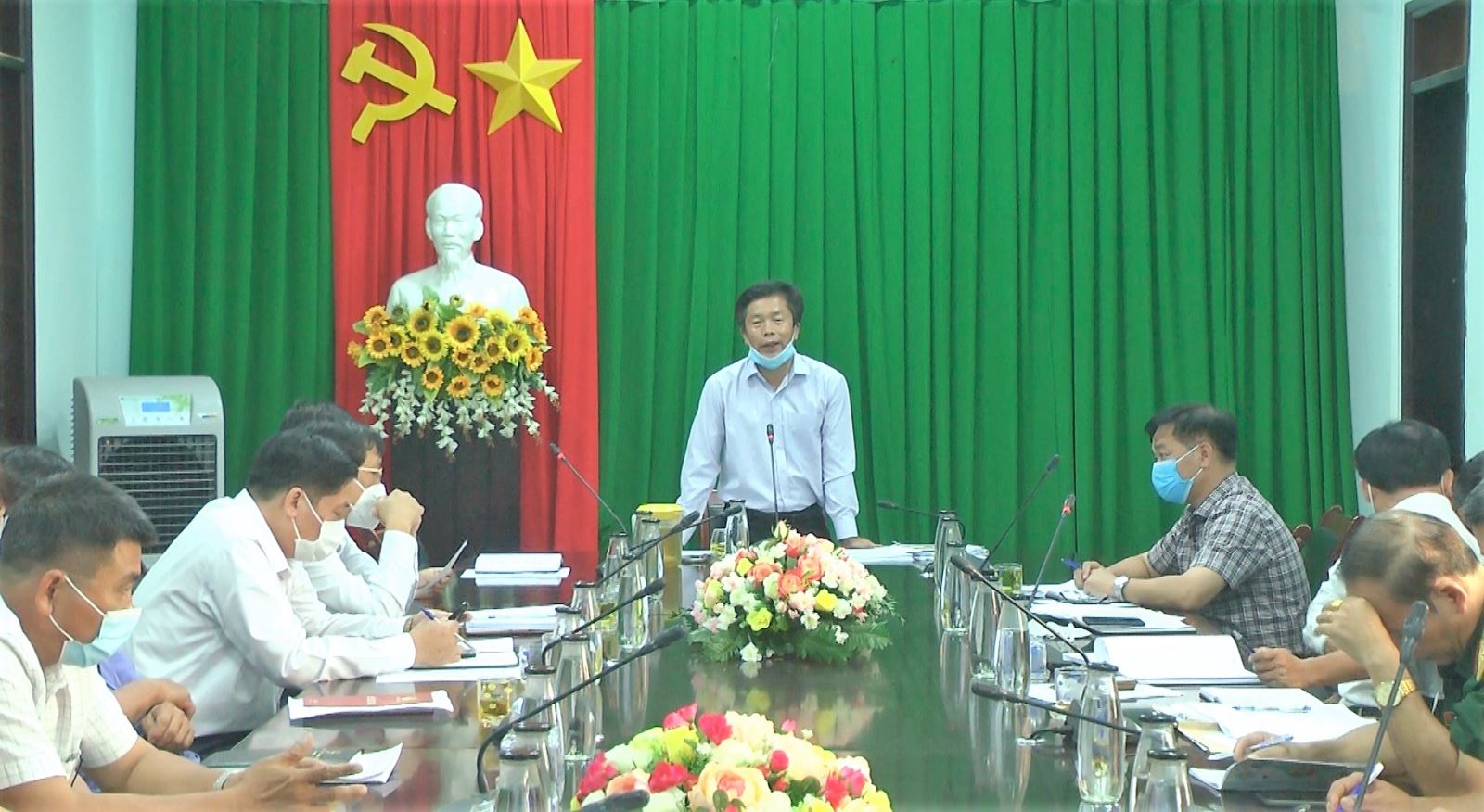 UBND huyện Ea Kar tổ chức cuộc họp thường kỳ tháng 6/2021