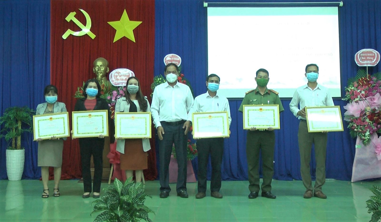 Huyện Ea Kar: Tổng kết công tác phát huy vai trò của người có uy tín trong đồng bào dân tộc thiểu số năm 2021.