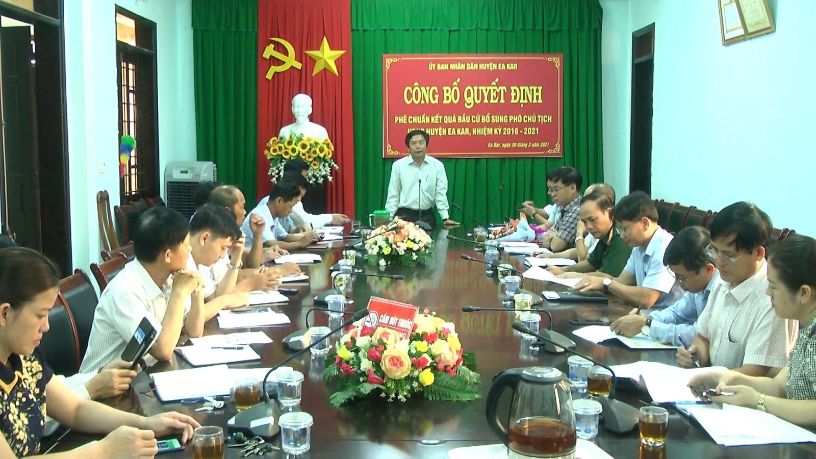UBND huyện Ea Kar tổ chức cuộc họp thường kỳ tháng 3/2021