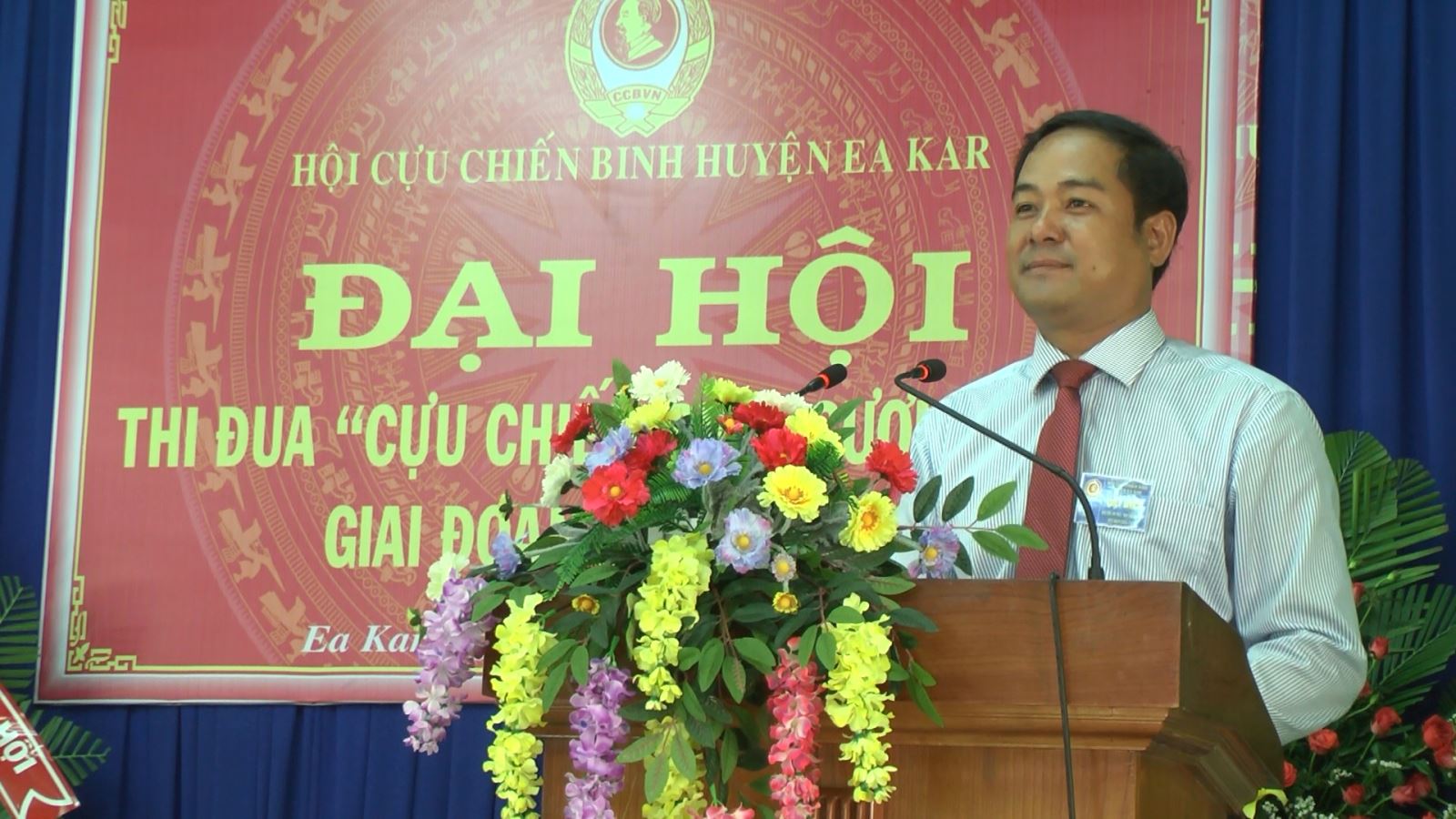 Đồng chí Y Nhuân Byă - Bí thư huyện ủy EaKar phát biểu tại Đại hội