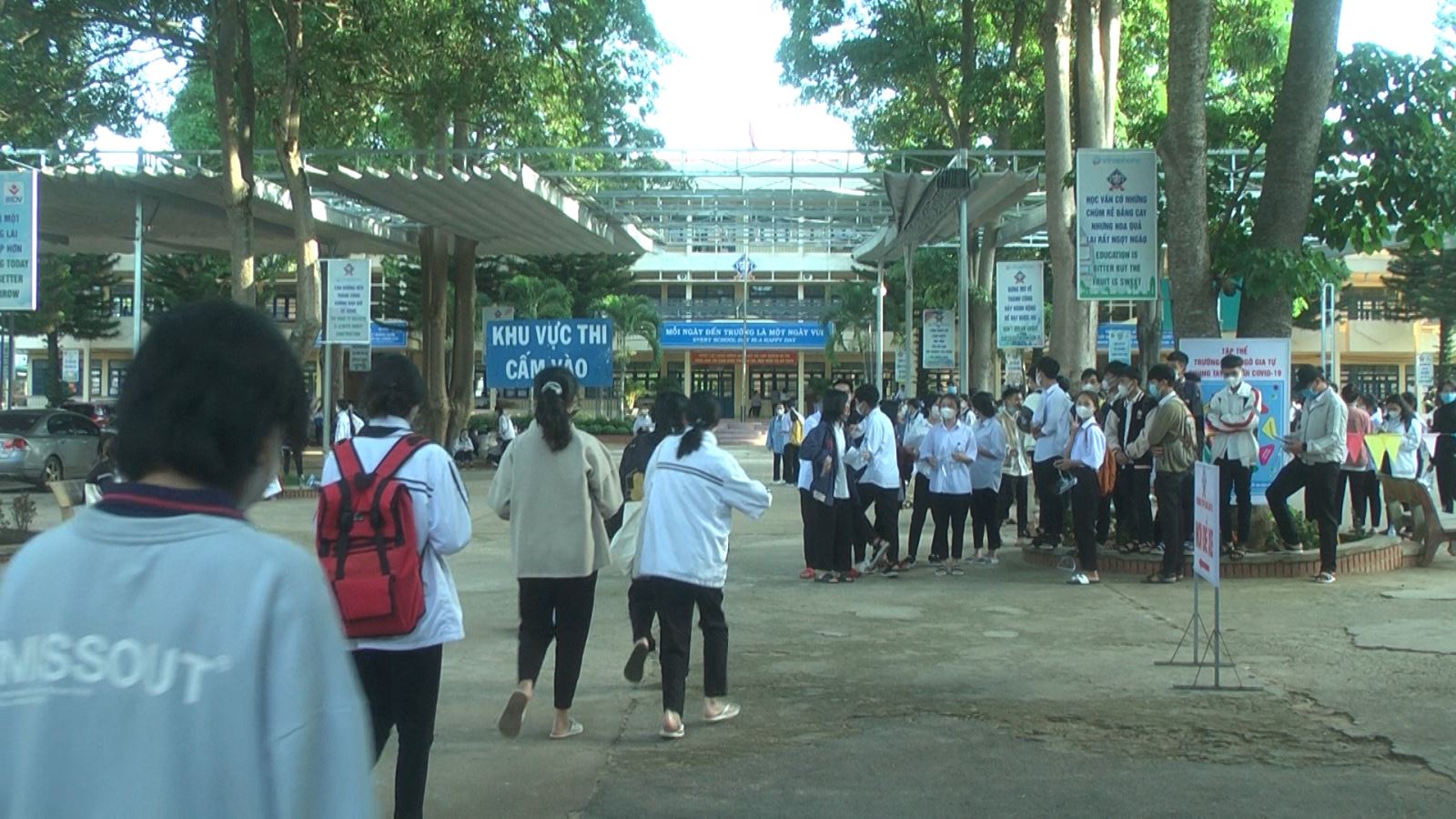 Kỳ thi tốt nghiệp THPT năm 2021 trên địa bàn huyện Ea Kar Diễn ra an toàn, đúng quy chế