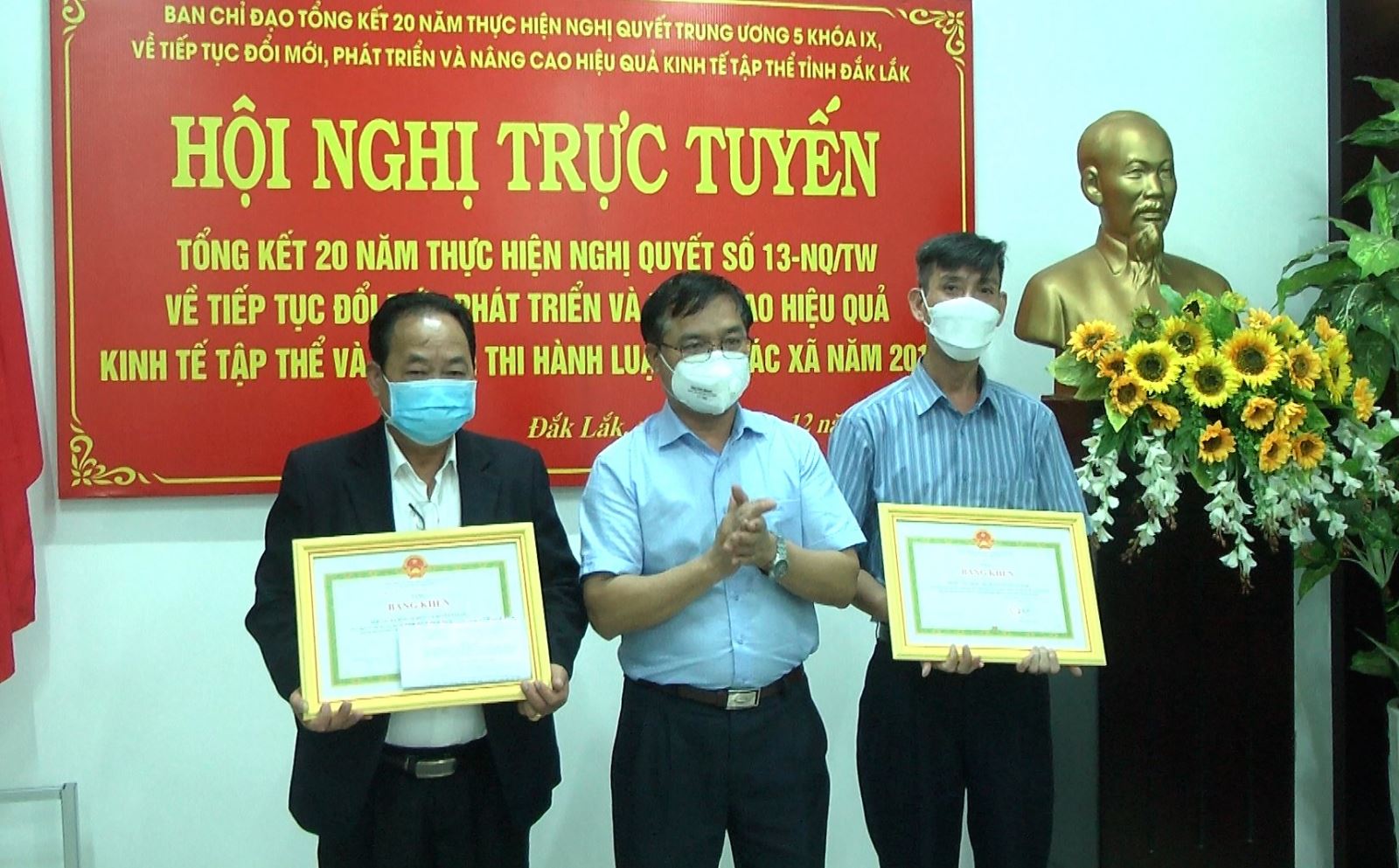Huyện Ea Kar tham dự hội nghị trực tuyến tổng kết 20 năm thực hiện Nghị quyết TW5 khoá IX và 10 năm thi hành Luật Hợp tác xã năm 2012