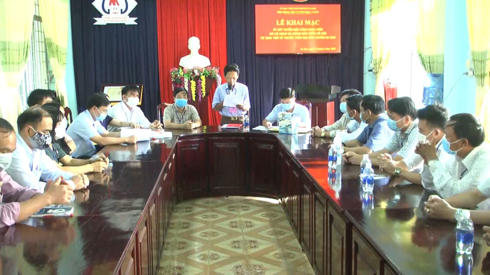 Xét tuyển đặc cách giáo viên đã có hợp đồng lao động và đóng bảo hiểm xã hội từ năm 2015 trở về trước trên địa bàn huyện EaKar.