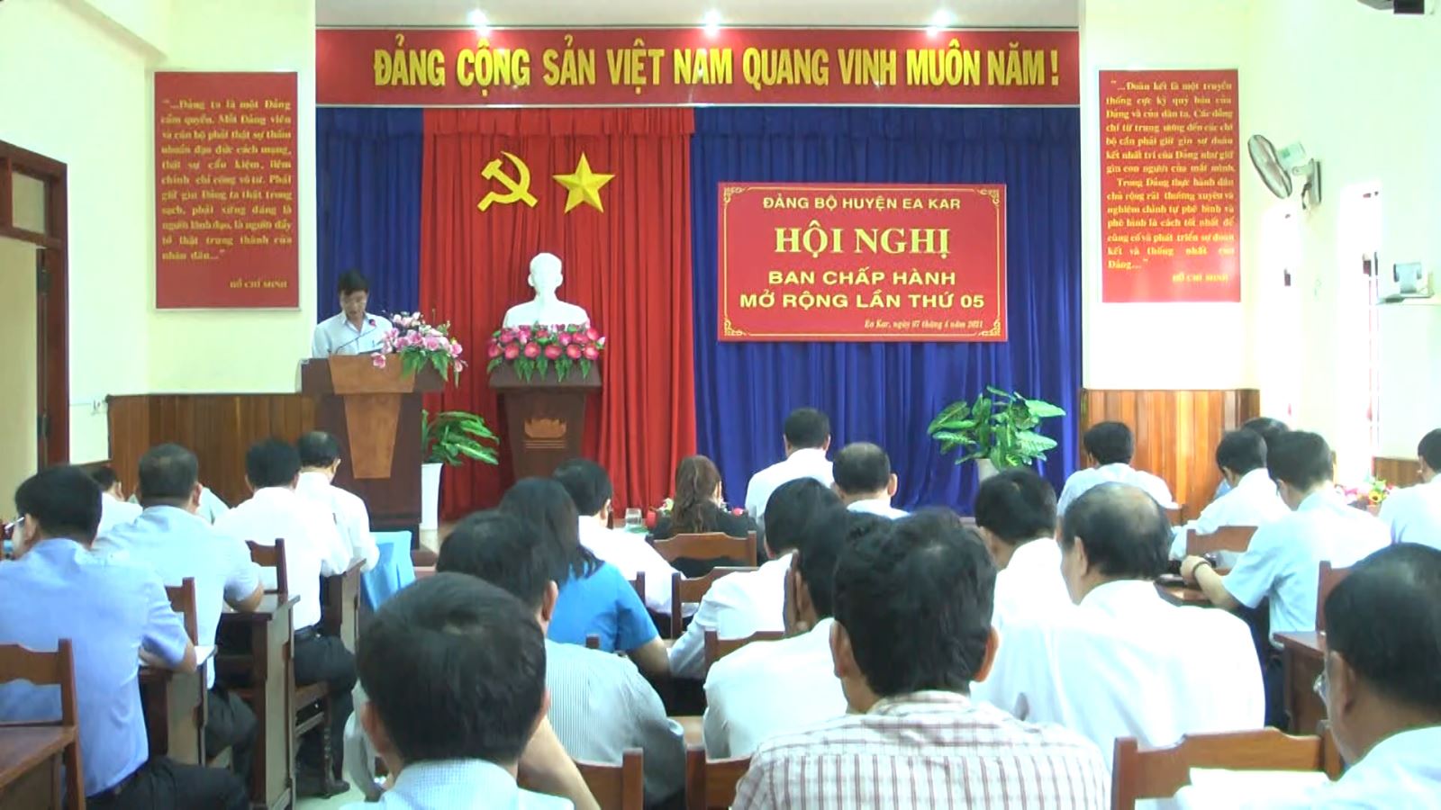 Đảng bộ huyện EaKar tổ chức hội nghị Ban chấp hành mở rộng lần thứ 05