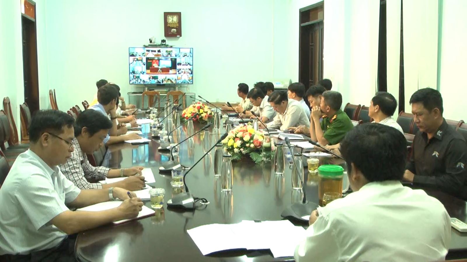 Huyện EaKar tham dự phiên họp trực tuyến thường kỳ tháng 3 năm 2021 do UBND tỉnh tổ chức.