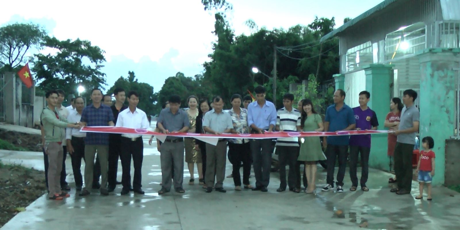 Khánh thành tuyến đường Nguyễn Tri Phương, tổ dân phố 5,  thị trấn EaKar