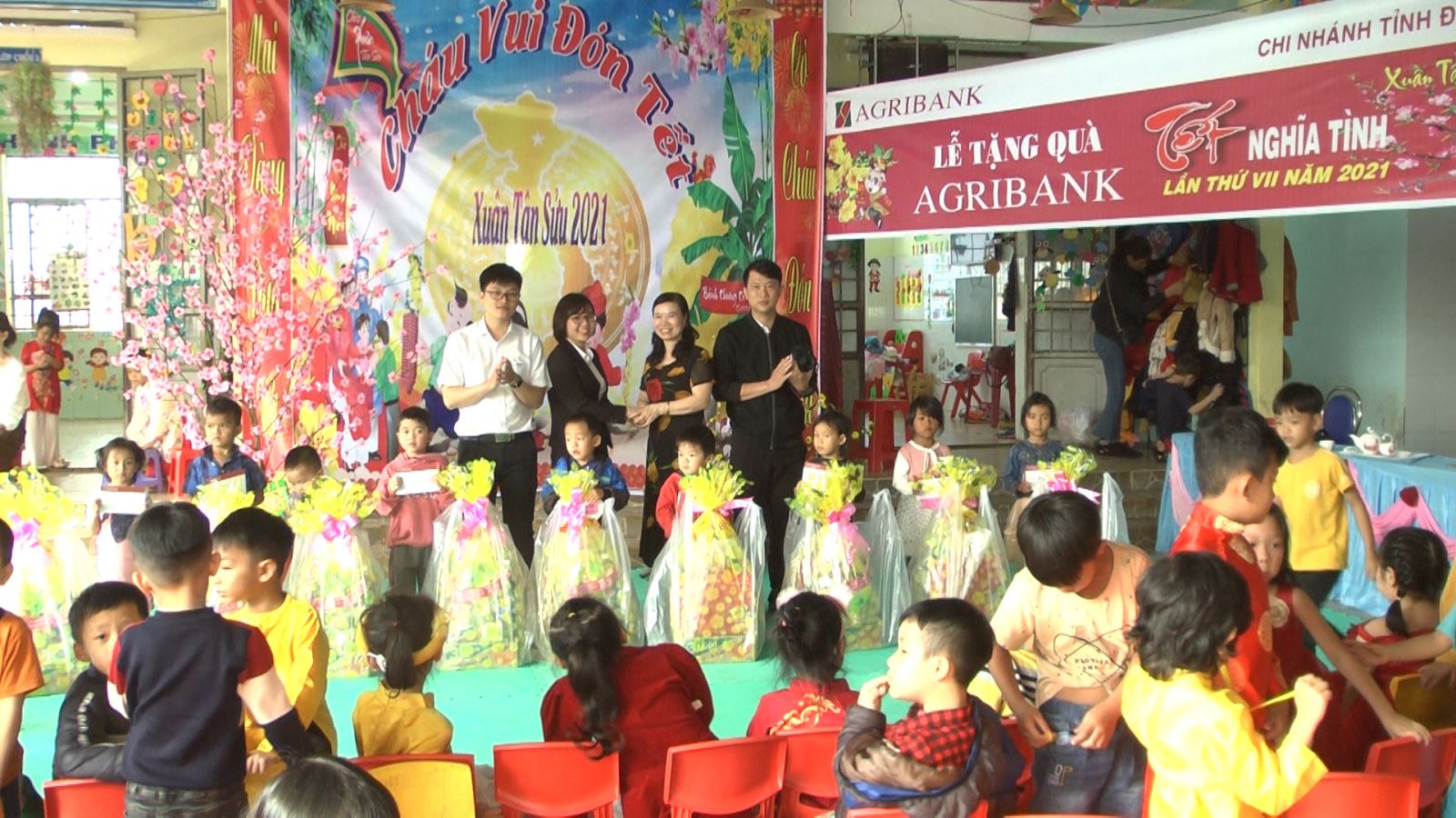 Trường MN Ngọc Lan, thị trấn EaKar tổ chức chương trình “Cháu vui đón Tết” Xuân Tân Sửu - 2021.