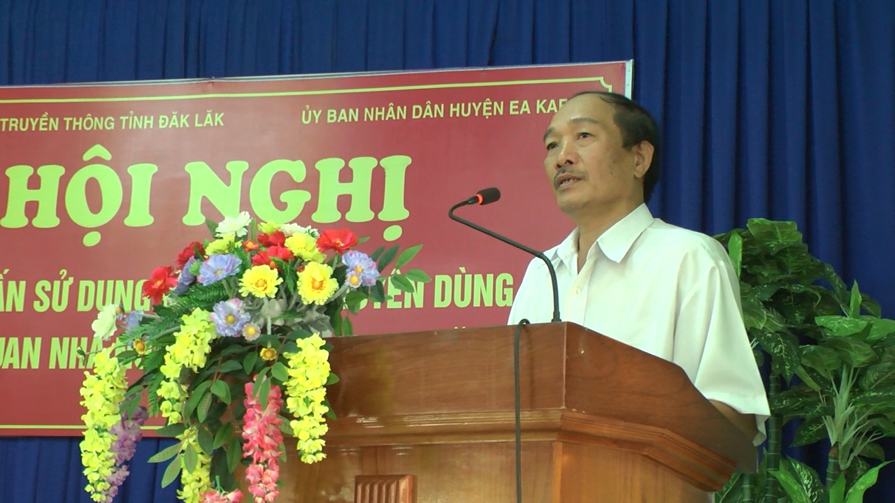 Đồng chí Lê Đình Chiến - Phó Chủ tịch UBND huyện EaKar phát biểu tại hội nghị tập huấn