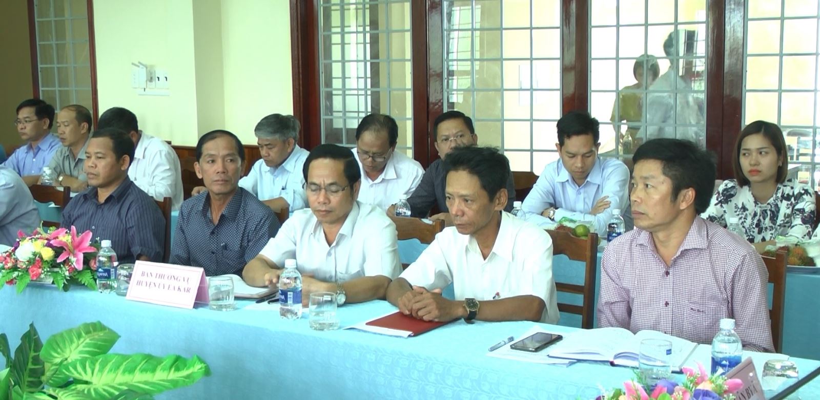 Các đại biểu tham dự buổi làm việc
