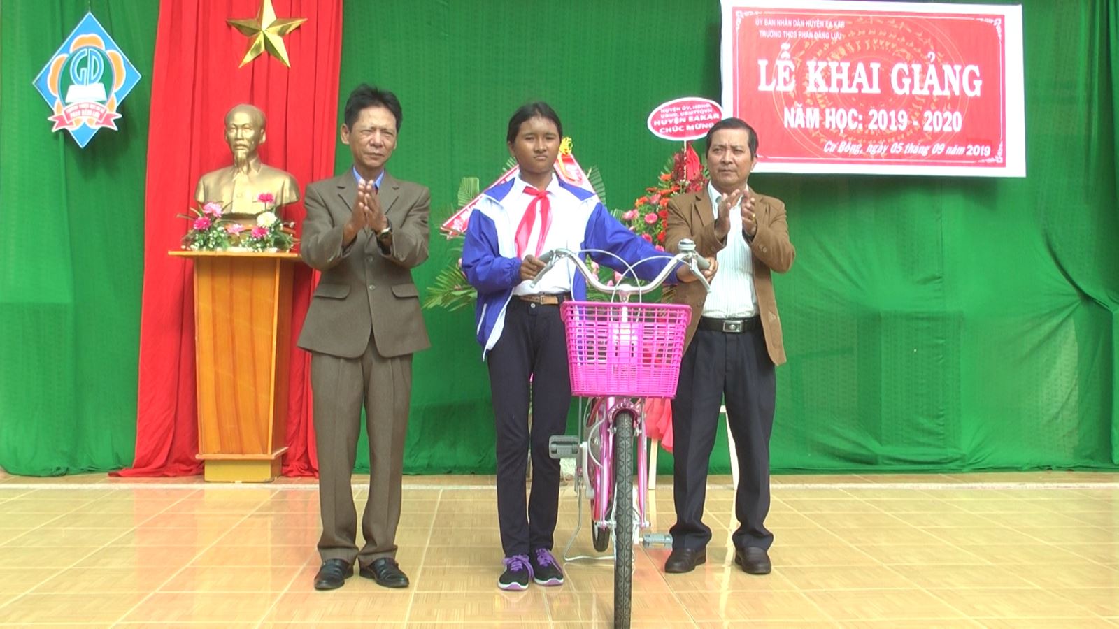Trường THCS Phan Đăng Lưu, xã Cư Bông Tổ chức lễ khai giảng năm học mới 2019-2020.