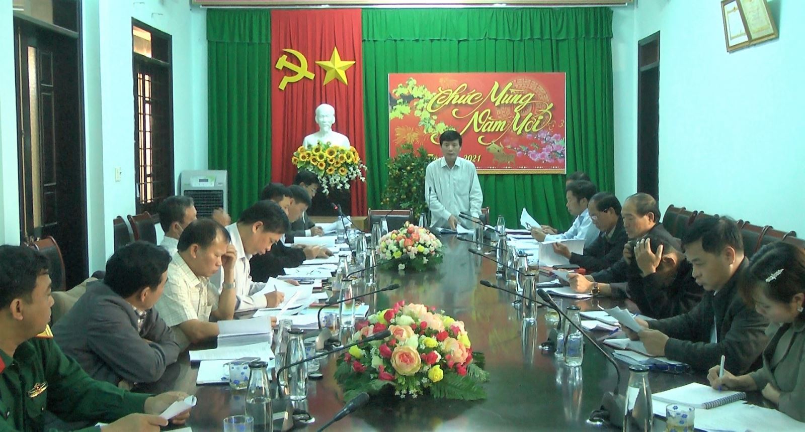 Công bố quyết định thành lập và dự thảo Quy chế làm việc của  Ủy ban bầu cử huyện Ea Kar