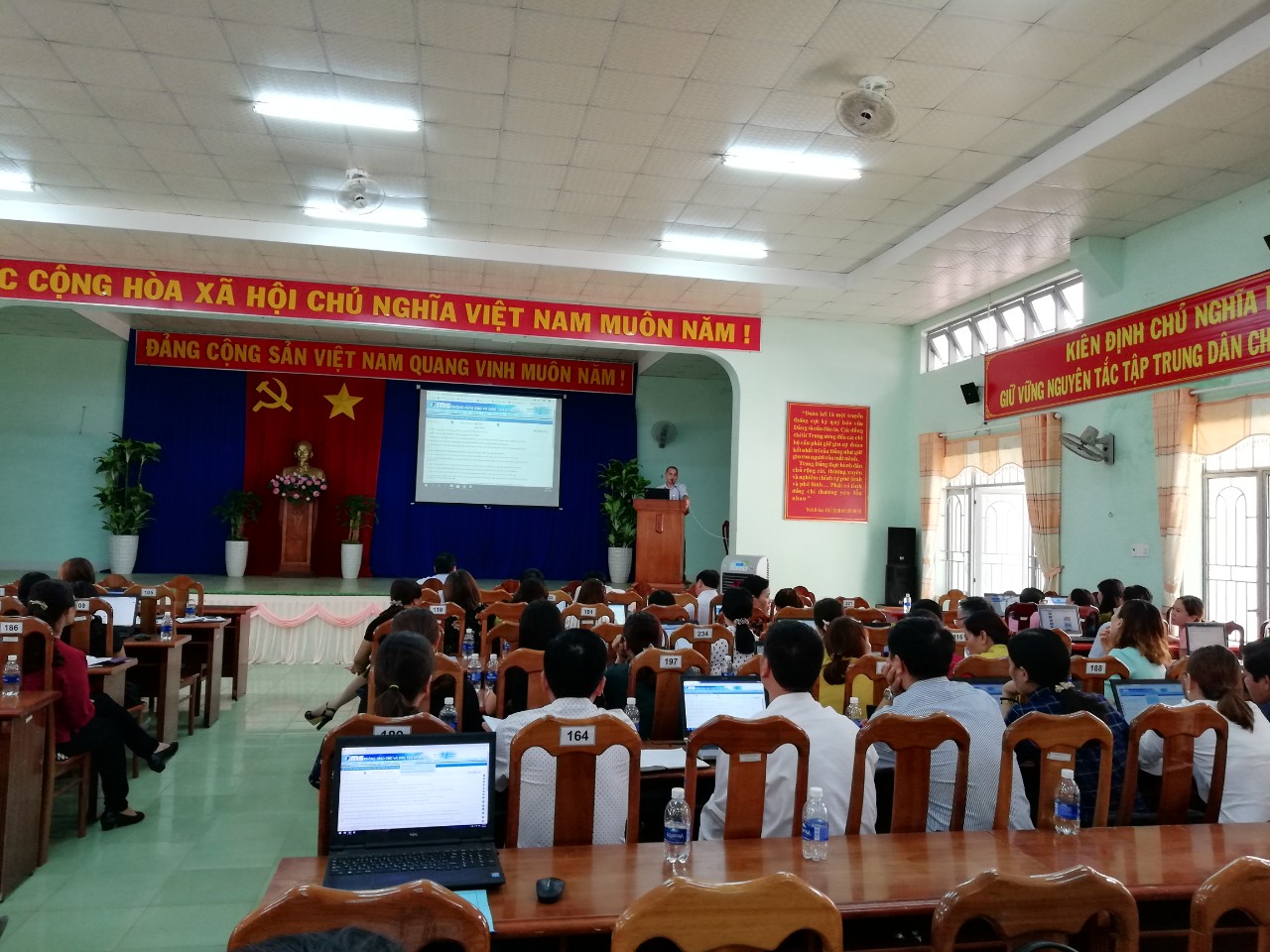 Triển khai tập huấn phần mềm đánh giá   hiệu trưởng, giáo viên tích hợp trên hệ thống quản lý văn bản