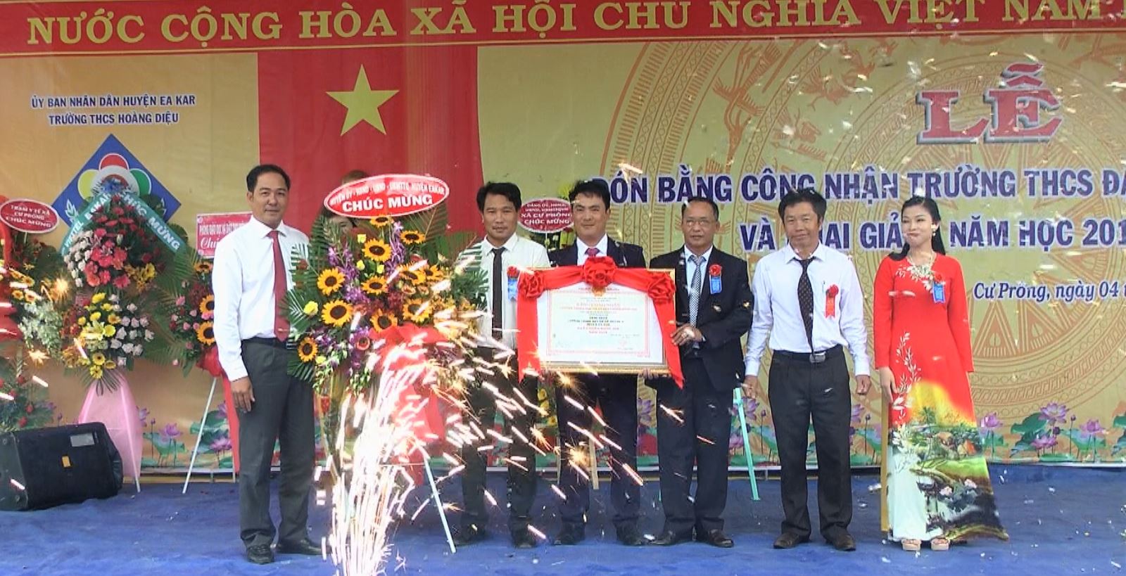 Trường THCS Hoàng Diệu, xã Cư Prông đón nhận bằng công nhận đạt chuẩn quốc gia và khai giảng năm học mới 2019 – 2020