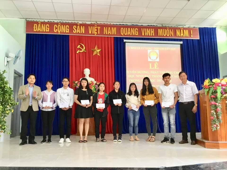 Xã Cư Yang, huyện Ea Kar tổ chức Lễ tuyên dương, phát thưởng cho học sinh đạt thành tích cao trong học tập, năm học 2017-2018