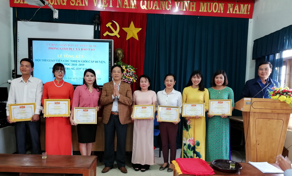 Huyện Ea Kar: Tổ chức Hội thi giáo viên Chủ nhiệm lớp gỏi BaasjcTHCS cấp huyện năm học 2018-2019