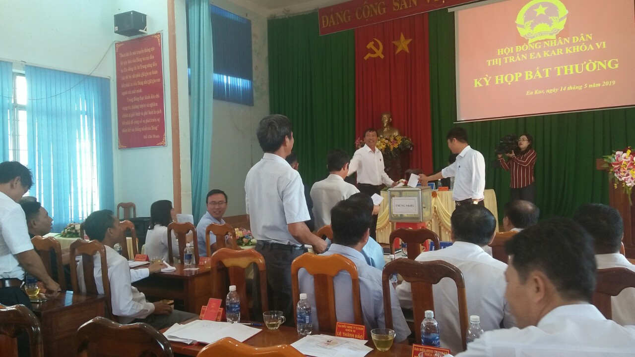 Kỳ họp bất thường Hội đồng nhân dân thị trấn Ea Kar  khóa VI, nhiệm kỳ 2016-2021