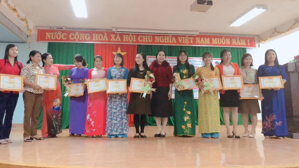Hội thi giáo viên và trẻ em làm đồ dùng và đồ chơi tự tạo bậc mầm non huyện Ea Kar năm học 2018-2019