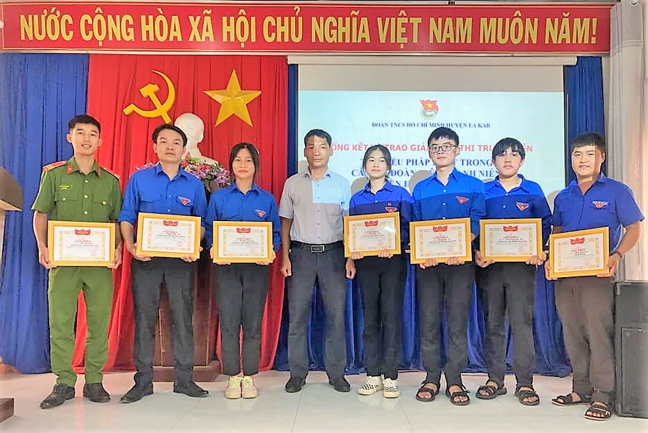 Huyện đoàn Ea Kar tổ chức tổng kết và trao giải Cuộc thi trực tuyến tìm hiểu pháp luật trong cán bộ Đoàn,đoàn viên,thanh niên huyện Ea Kar năm 2022.