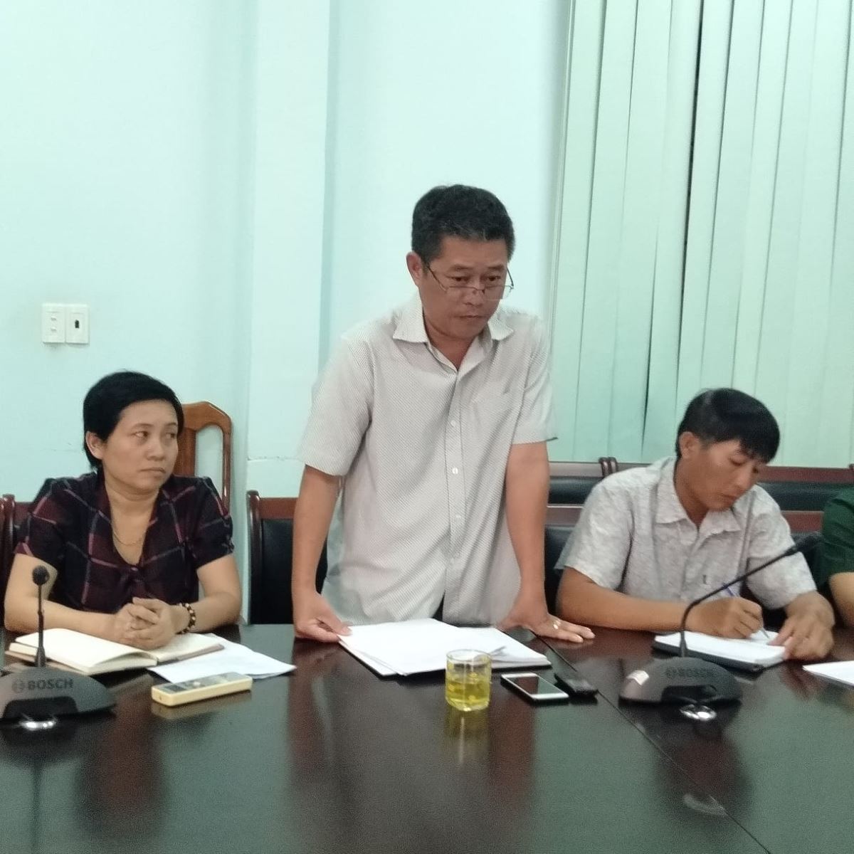   Ông Trần Đức Thành – Phó trưởng Hạt kiểm lâm Huyện báo cáo tình hình công tác quản lý, bảo vệ và phát triển rừng trên địa bàn huyện.