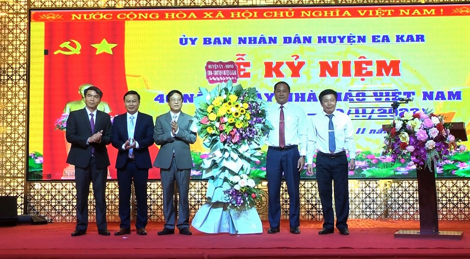 Huyện Ea Kar kỷ niệm 40 năm Ngày Nhà giáo Việt Nam 20/11