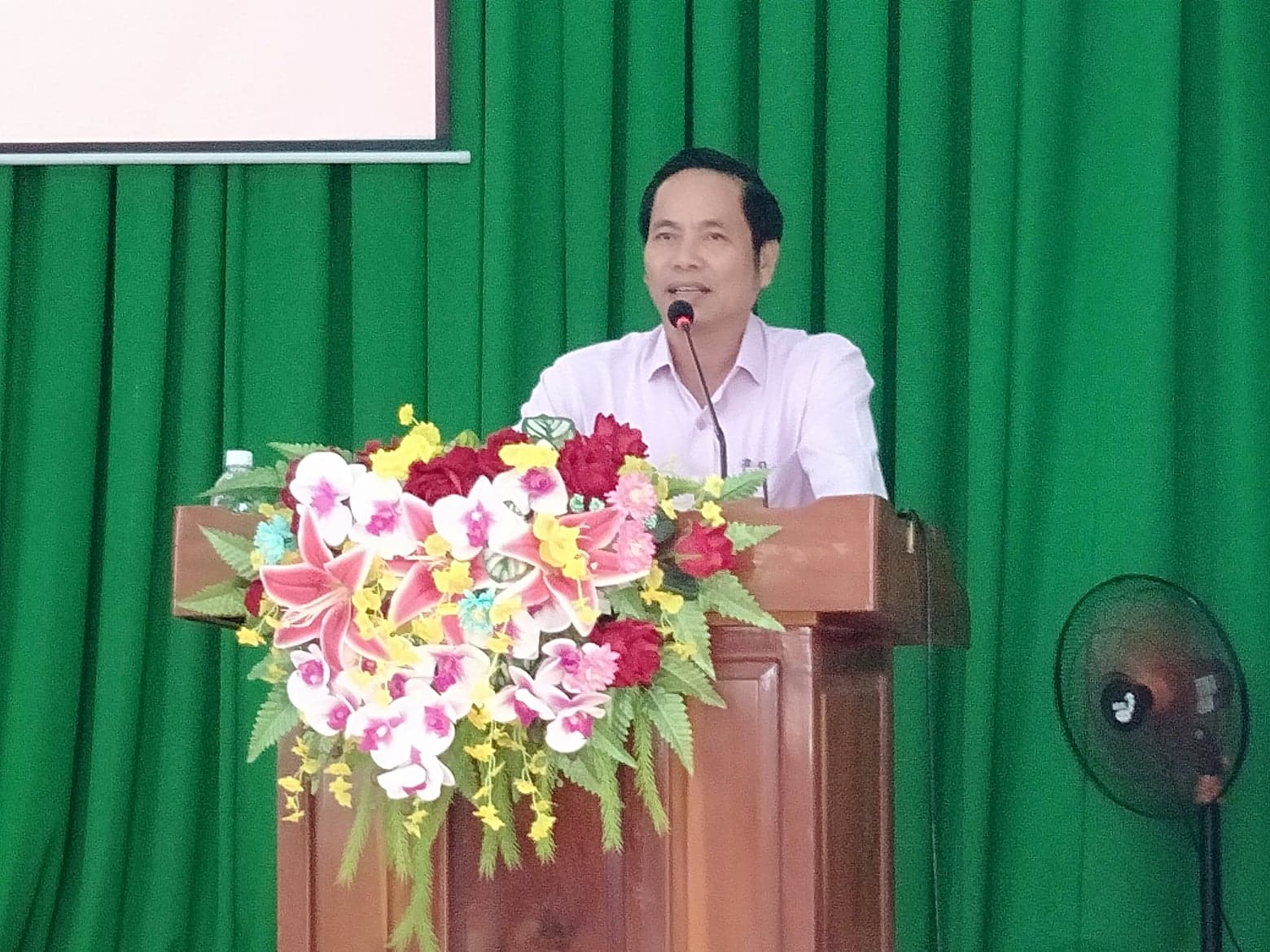 HỘI NGHỊ TIẾP XÚC CỬ VỚI ĐẠI BIỂU HĐND 3 CẤP  SAU KỲ HỌP THỨ 8 TẠI  THỊ TRẤN EAKAR.