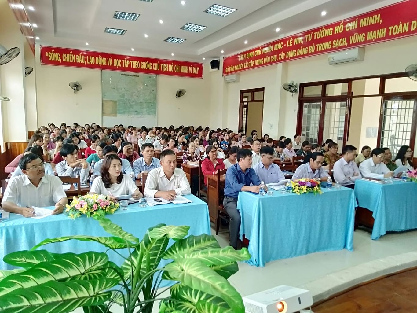 Huyện ủy EaKar tổ chức Hội nghị đối thoại giữa lãnh đạo cấp ủy, chính quyền với cán bộ Hội viên phụ nữ cơ sở trên địa bàn huyện.
