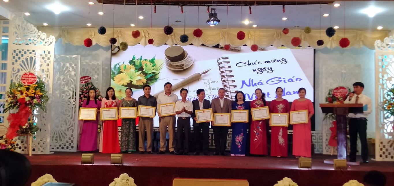 Tọa đàm kỷ niệm 37 năm  ngày nhà giáo VN 20/11 và vinh danh tập thể cá nhân đạt thành tích cấp bộ, tỉnh năm học 2018 – 2019.