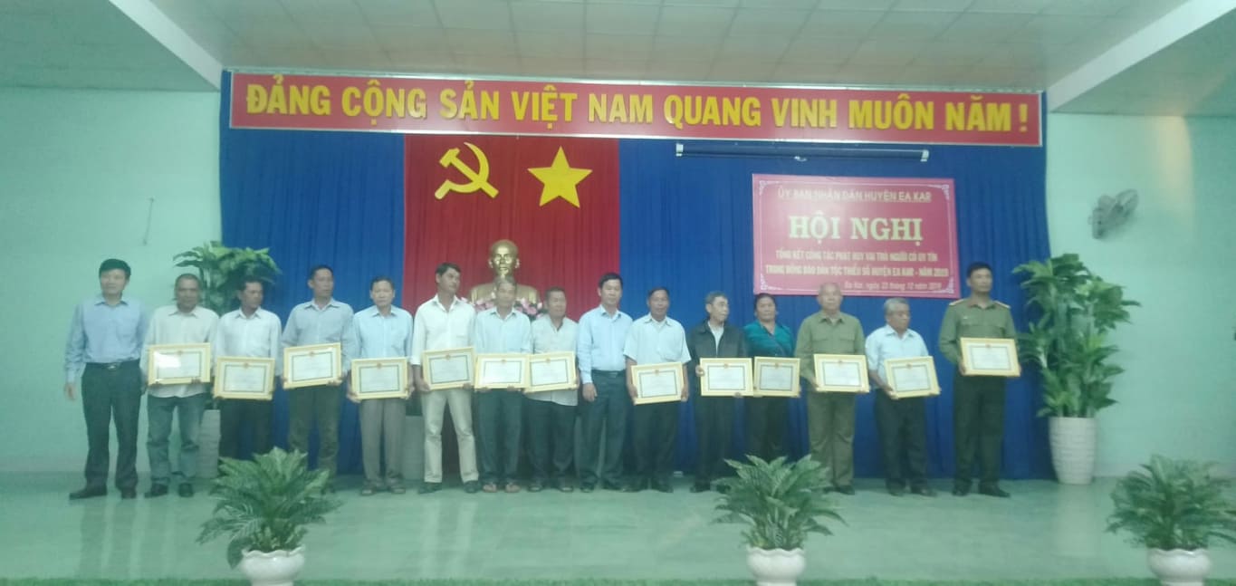 Huyện EaKar tổ chức Hội nghị tổng kết công tác thực hiện chính sách cho  người có uy tín trong đồng bào DTTS năm 2019.