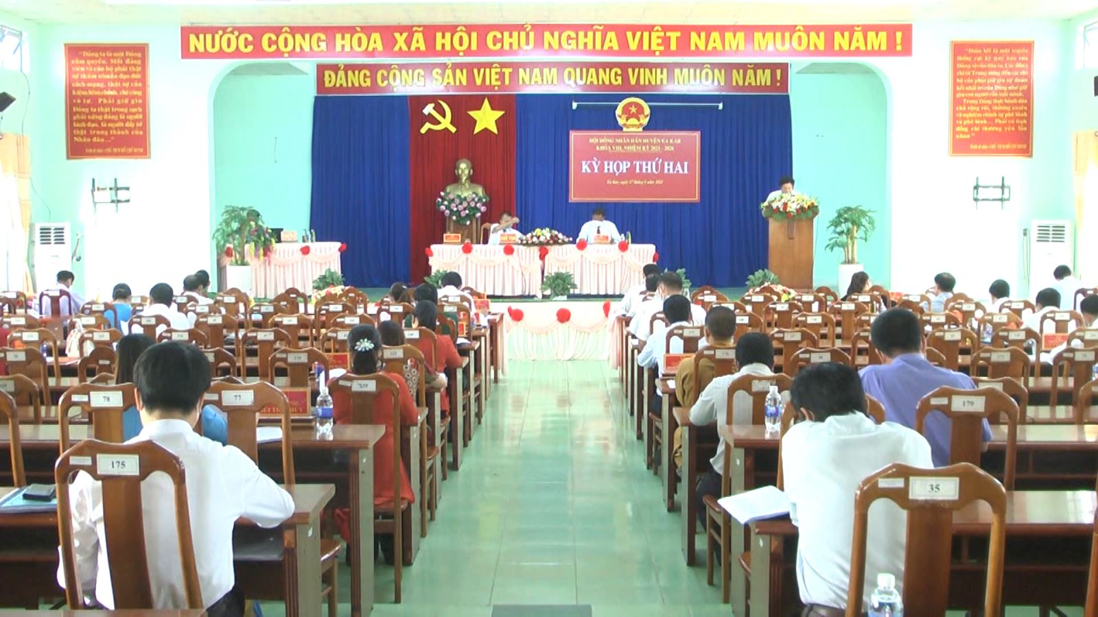 Hội đồng nhân dân Huyện EaKar khóa VIII, nhiệm kỳ (2021-2026) tổ chức kỳ họp thứ 2.