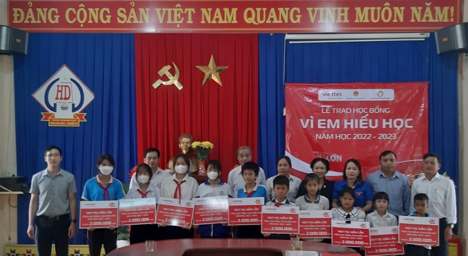 Chương trình Lễ trao học bổng “Vì em hiếu học” năm học 2022 – 2023