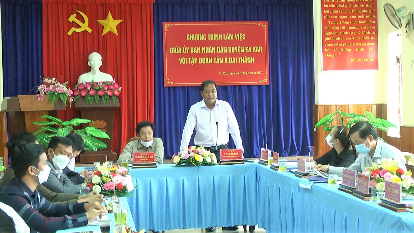 UBND huyện Ea Kar làm việc với Tập đoàn Tân Á Đại Thành về phương án quy hoạnh sơ bộ đối với Dự án khu đô thị trung tâm hành chính mới Ea Kar