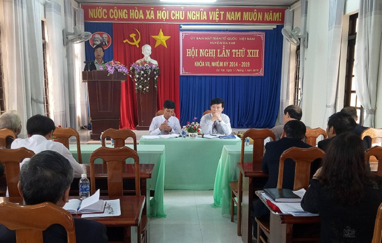 UBMTTQ VN huyện EaKar khóa VII, nhiệm kỳ 2014-2019, tổ chức hội nghị lần thứ 13.